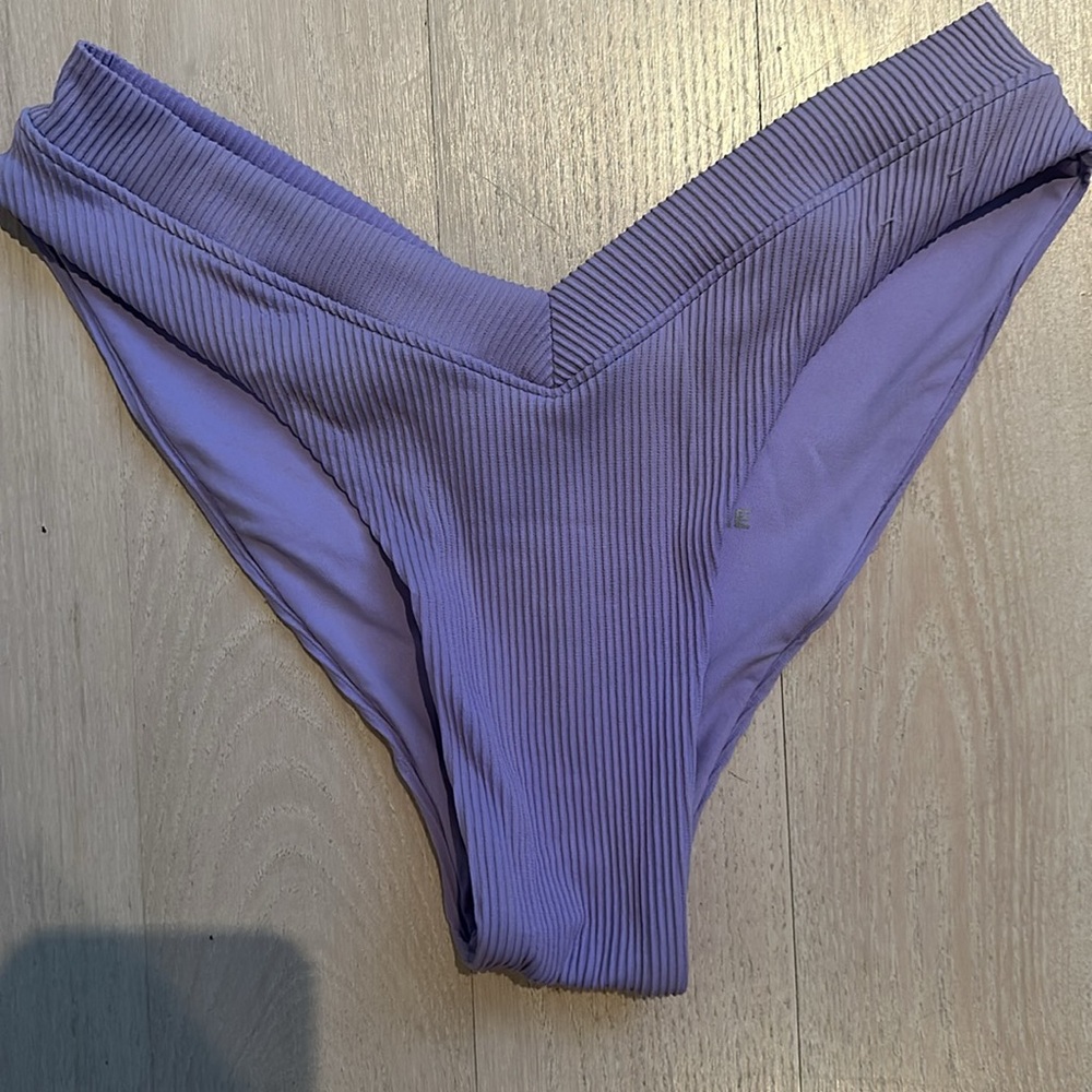 ONEONE lavendar bikini - Picture 6 of 7